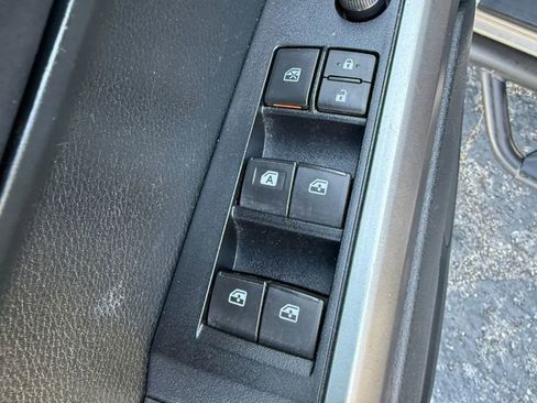 Used 2016 Toyota Tacoma SR5 w/ SR5 Appearance Package (SN) image 11