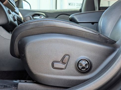 Used 2016 Jeep Cherokee Limited image 22