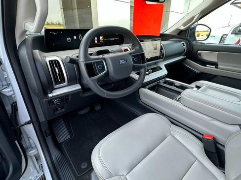 Used 2025 Ford Expedition Active AWD/4WD image 11