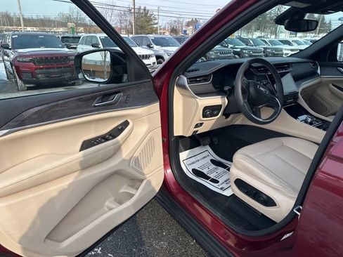 Certified 2023 Jeep Grand Cherokee Limited image 12