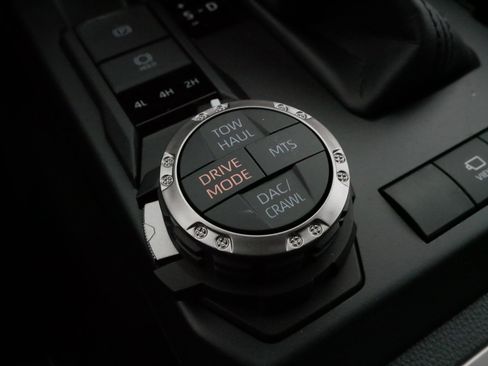 Certified 2025 Toyota 4Runner TRD Off-Road Premium image 27