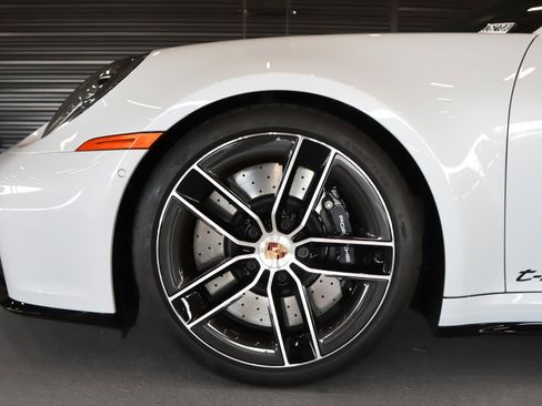 Certified 2026 Porsche 911 GTS image 28