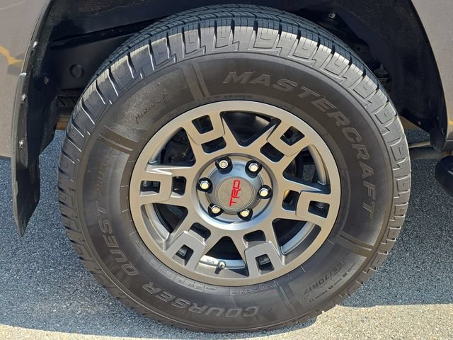 Used 2020 Toyota 4Runner TRD Off-Road Premium w/ Moonroof Package AWD/4WD image 32