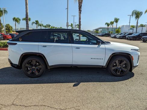 Used 2024 Jeep Wagoneer Launch Edition image 11