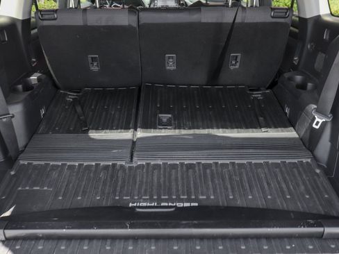 Used 2022 Toyota Highlander LE image 9