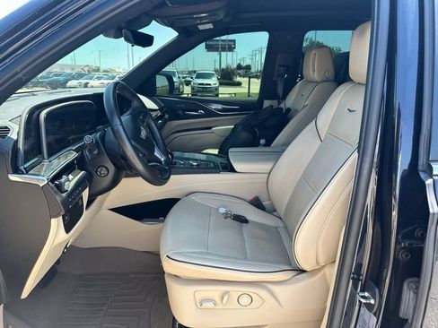 Used 2023 Cadillac Escalade ESV Premium Luxury AWD/4WD image 3