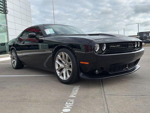 Used 2020 Dodge Challenger R/T RWD image 4