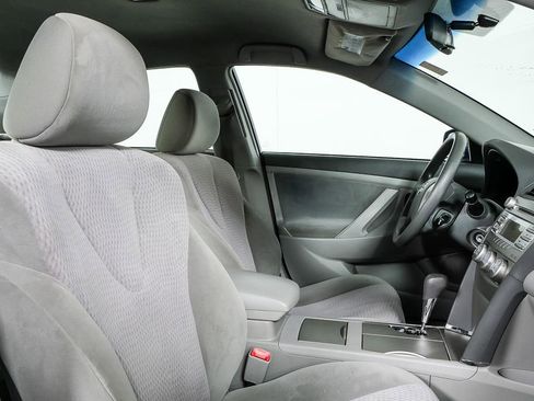 Used 2011 Toyota Camry LE image 23