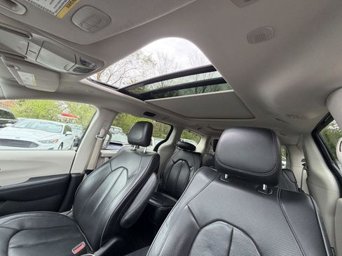 Used 2019 Chrysler Pacifica Limited FWD image 20
