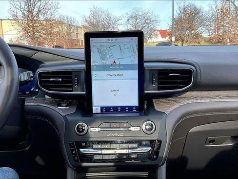 Used 2020 Ford Explorer Platinum w/ Premium Technology Package image 16