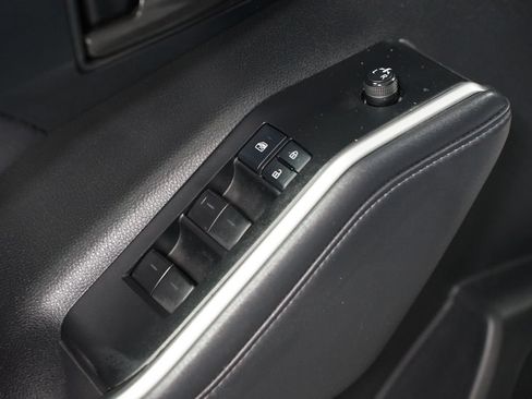 Used 2021 Toyota Highlander L FWD image 28