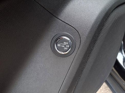 Certified 2022 GMC Acadia SLE w/ Driver Convenience Package image 23