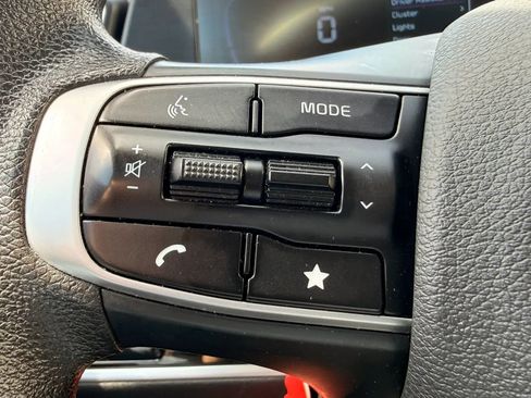 Used 2025 Kia Sportage LX FWD image 19