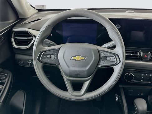 Used 2025 Chevrolet TrailBlazer LT AWD/4WD image 17