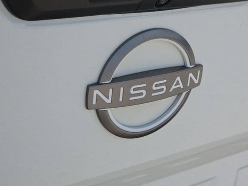 Used 2022 Nissan Frontier S RWD image 11
