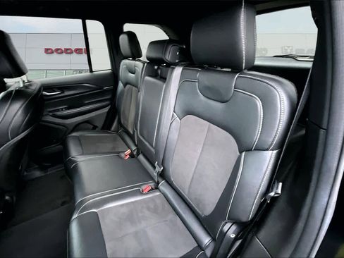 Used 2024 Jeep Grand Cherokee Altitude image 13