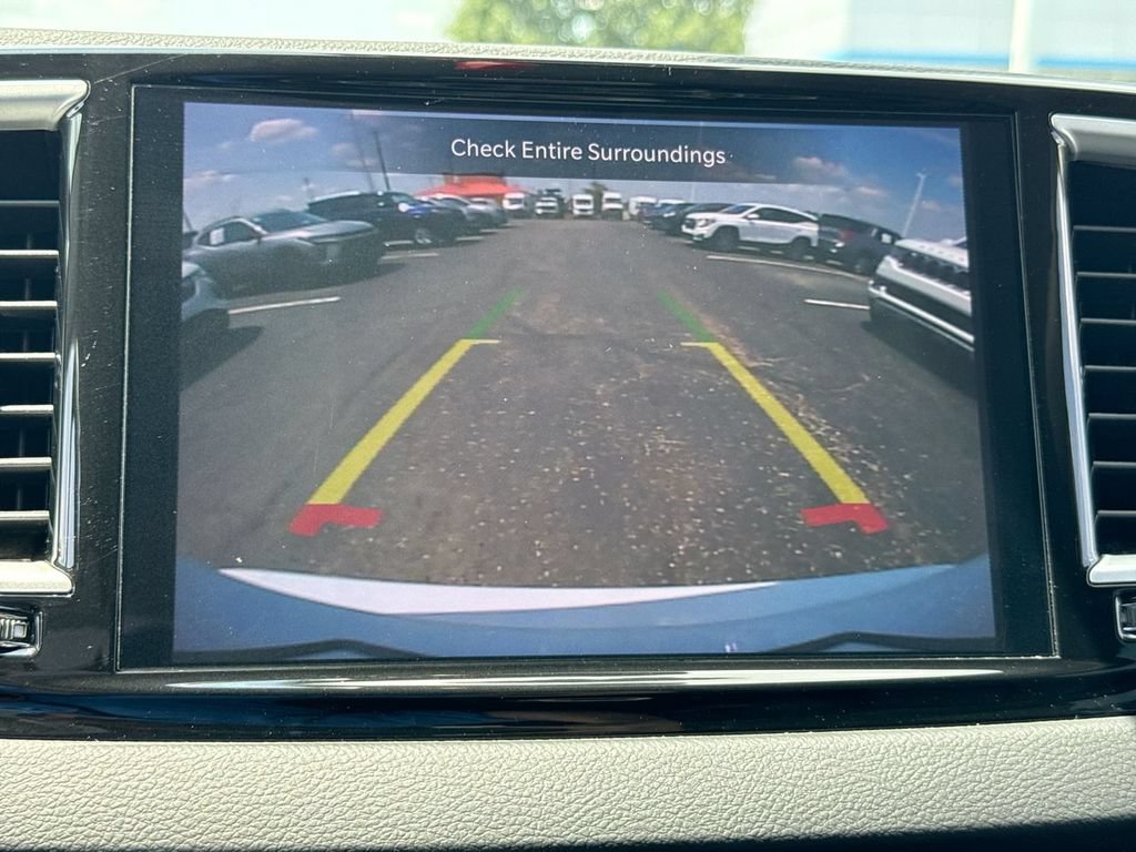 Used 2024 Chrysler Pacifica Touring-L FWD image 17