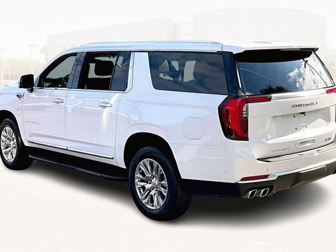 Used 2025 GMC Yukon XL Denali image 4