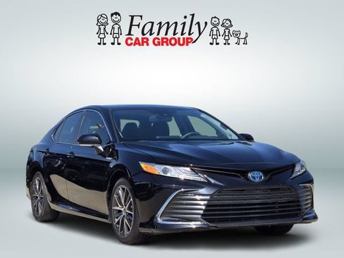 Used 2021 Toyota Camry XLE w/ Navigation Upgrade Package FWD image 2