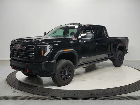 Used 2024 GMC Sierra 2500 AT4 w/ AT4 Premium Plus Package AWD/4WD image 3