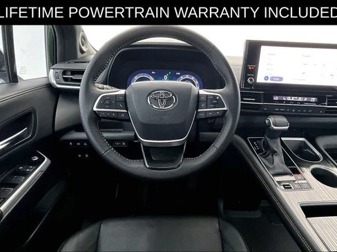 Used 2025 Toyota Sienna XLE Woodland Edition AWD/4WD image 6