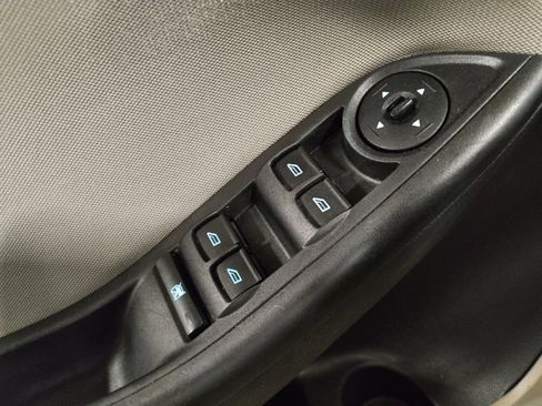 Used 2018 Ford Focus SE FWD image 27