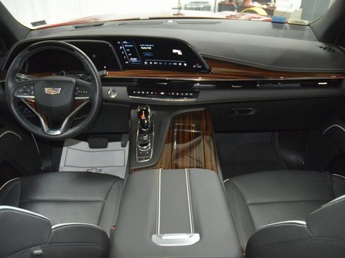 Used 2024 Cadillac Escalade ESV Premium Luxury w/ Performance Package image 32