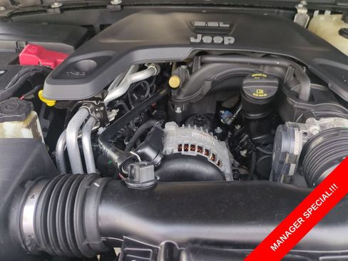 Certified 2019 Jeep Wrangler Unlimited Sahara AWD/4WD image 30