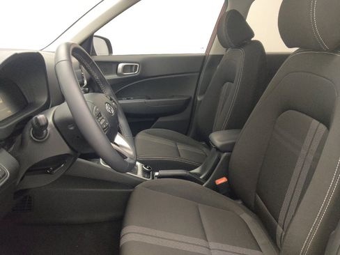 Used 2025 Hyundai Venue SEL FWD image 17