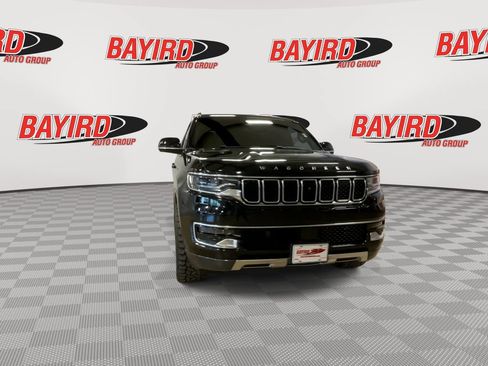 Used 2022 Jeep Wagoneer Series III w/ Premium Group I AWD/4WD image 3
