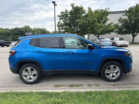 Used 2022 Jeep Compass Latitude w/ Sun and Sound Group FWD image 4