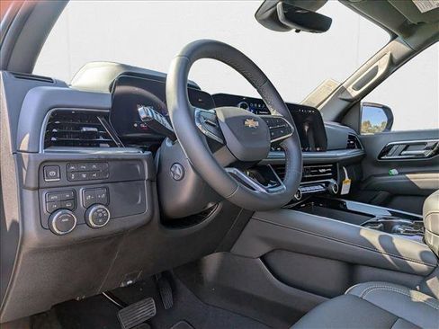 New 2025 Chevrolet Suburban Premier image 9