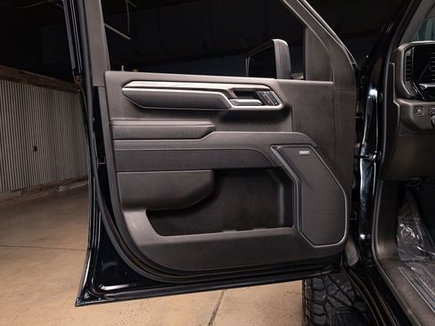 Used 2025 Chevrolet Silverado 2500 LTZ w/ LTZ Convenience Package image 33