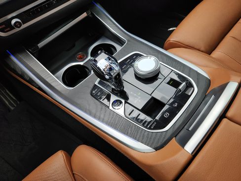 Used 2021 BMW X7 xDrive40i w/ M Sport Package AWD/4WD image 22