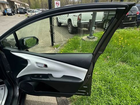 Used 2016 Toyota Prius Two FWD image 31