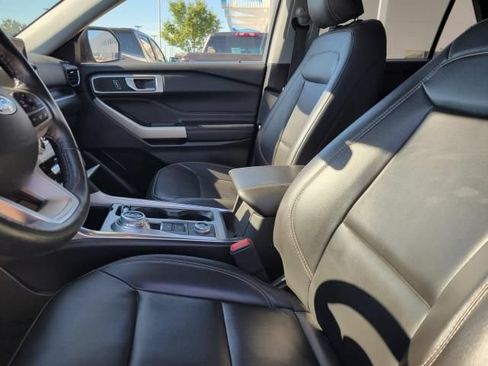 Used 2022 Ford Explorer XLT AWD/4WD image 20