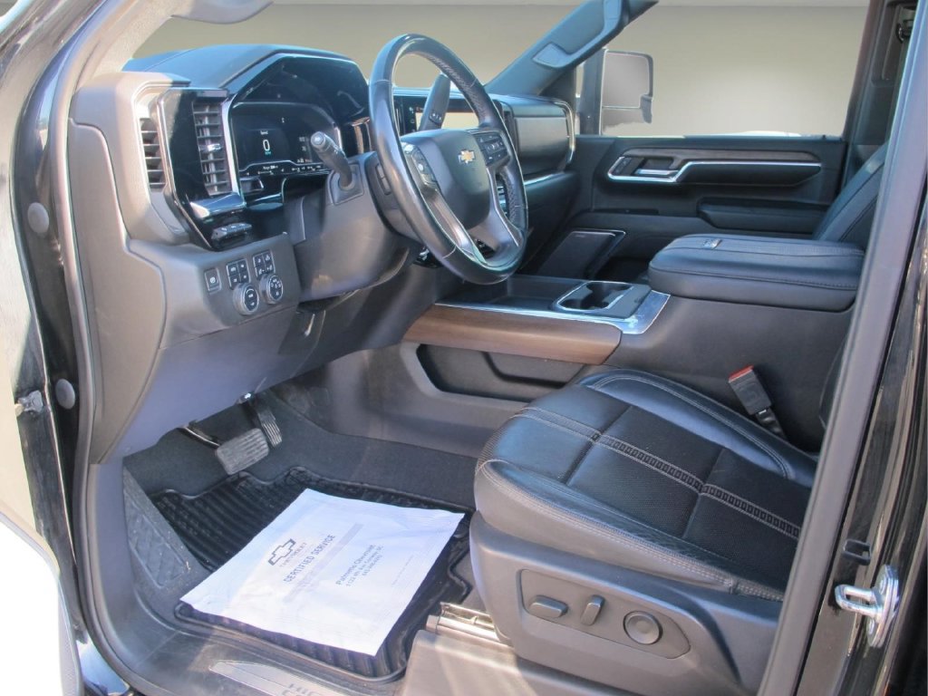 Used 2024 Chevrolet Silverado 2500 High Country w/ High Country Premium Package AWD/4WD image 10