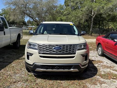 Used 2018 Ford Explorer Platinum image 3