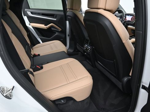 Certified 2025 Porsche Cayenne Coupe AWD/4WD image 24