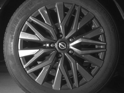 Used 2025 Nissan Altima 2.5 SV FWD image 18