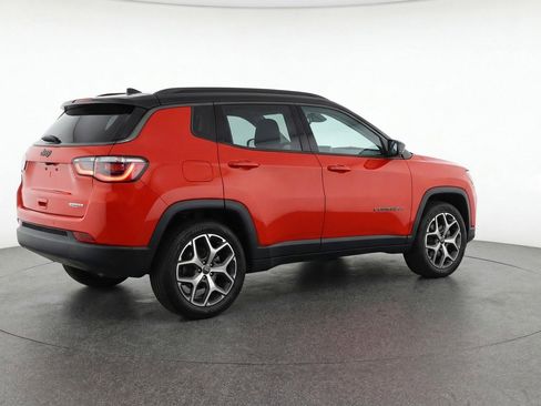 Used 2025 Jeep Compass Limited image 9