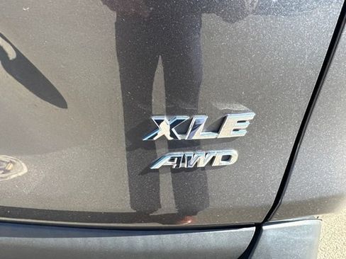 Used 2022 Toyota RAV4 XLE Premium AWD/4WD image 9
