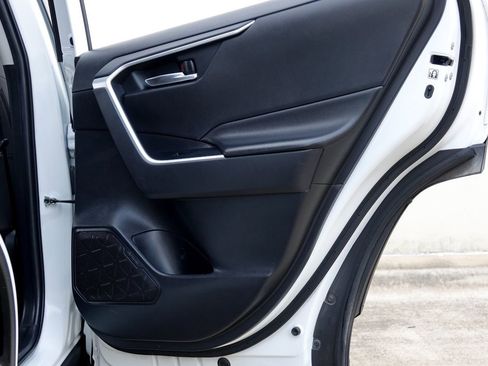 Used 2019 Toyota RAV4 XLE image 40