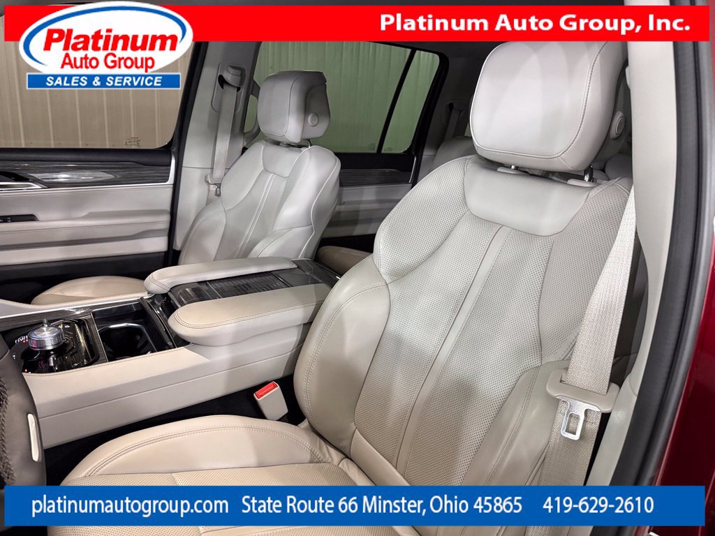 Used 2022 Jeep Wagoneer Series III AWD/4WD image 11