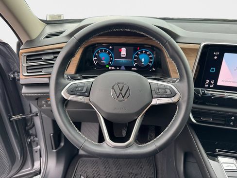 Used 2024 Volkswagen Atlas SE w/ Black Wheel Package AWD/4WD image 11