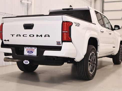 Used 2024 Toyota Tacoma TRD Sport w/ TRD Sport Upgrade Package AWD/4WD image 9