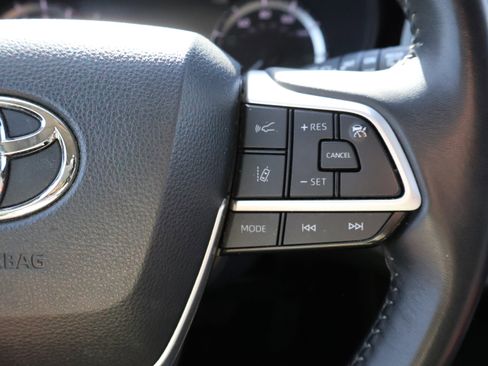 Used 2024 Toyota Highlander LE image 34