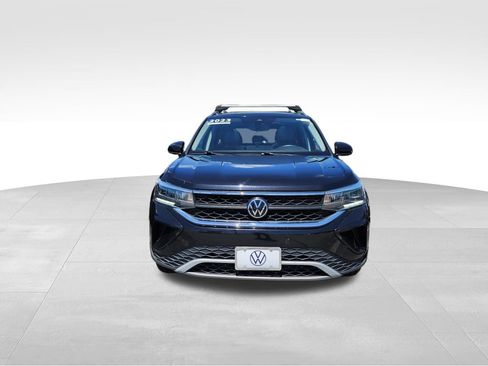 Certified 2023 Volkswagen Taos SE AWD/4WD image 2