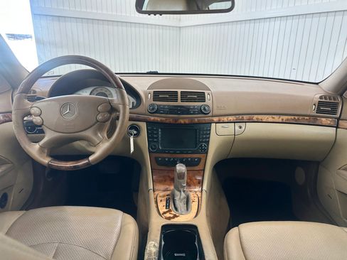 Used 2008 Mercedes-Benz E 350 4MATIC Sedan image 15
