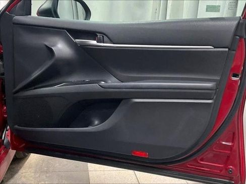 Used 2020 Toyota Camry LE w/ Convenience Package image 12